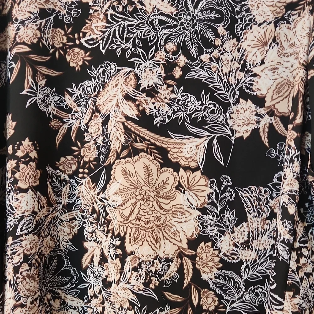 Chic Floral Women's Blouse in Black and Cream With Bell Sleeves Size Large - Picture 5 of 6